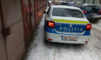 Clujean luat la bani mărunţi de poliţişti pentru că a îndrăznit să îi fotografieze cu masca sub bărbie în maşină