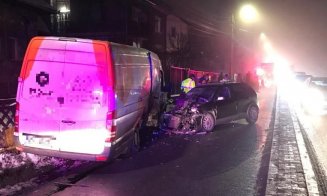 Accident la Cluj: Un şofer care conducea băut a intrat pe contrasens cu autoutilitara şi a băgat în spital doi oameni