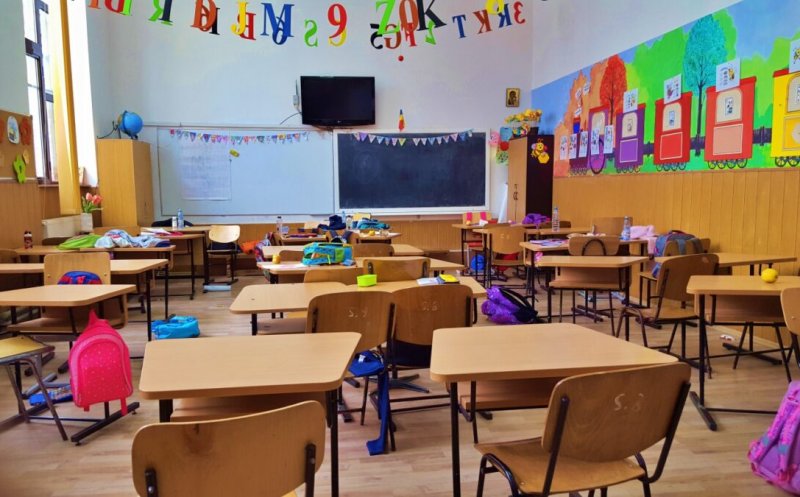 Peste 800 de elevi, confirmați cu COVID. Câte clase și-au suspendat activitatea