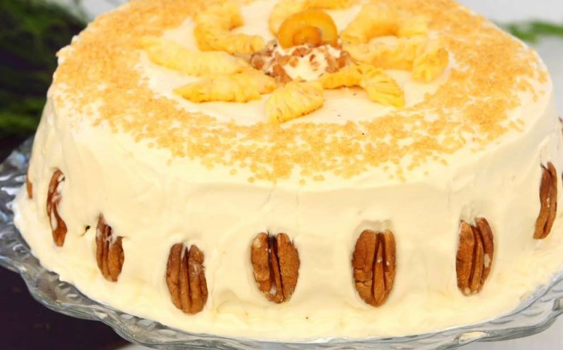 Dacă tot a venit weekend-ul, când avem “dezlegare” la dulciuri, ce ziceți  de un tort delicios, care se prepară foarte rapid?