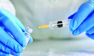 Peste 200 de reacţii adverse după vaccinare, în ultima zi. Zece, din care una severă, sunt în curs de investigare