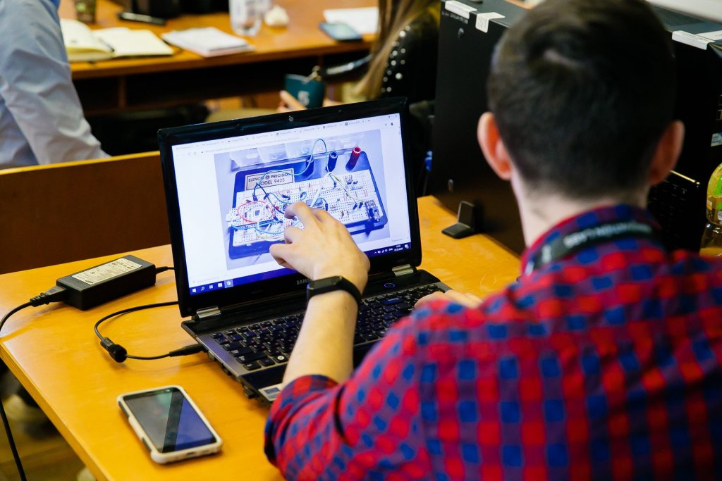 Studenții “tehnici” din Cluj, pregătiți de mentori să fie antreprenori