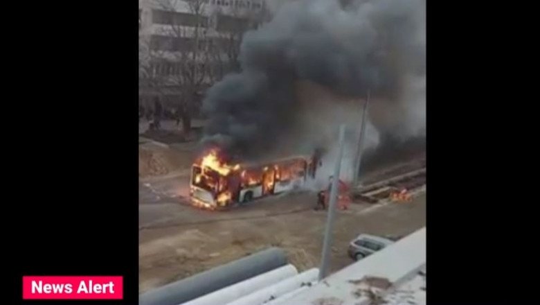PANICĂ într-un autobuz! Mașina cu 25 de pasageri a luat foc în mers