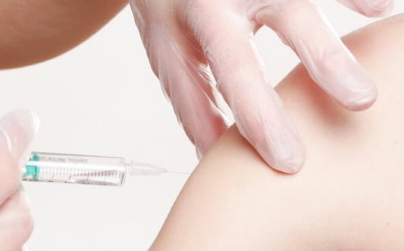 Ţara vecină României care va imuniza anti-COVID pe oricine dorește. A renunțat la strategia de vaccinare în etape