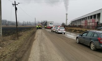 Accident grav la Cluj. Doi răniți, după ce au intrat cu mașina sub un TIR