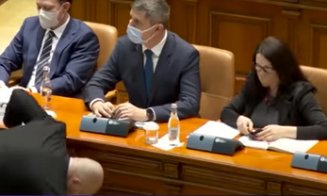 Scene controversate în Parlament. Un angajat chemat să-i ridice ochelarii lui Dan Barna / Ce spune vicepremierul