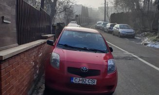 Oprire interzisă pe o stradă din Cluj-Napoca, dar cui îi mai pasă?