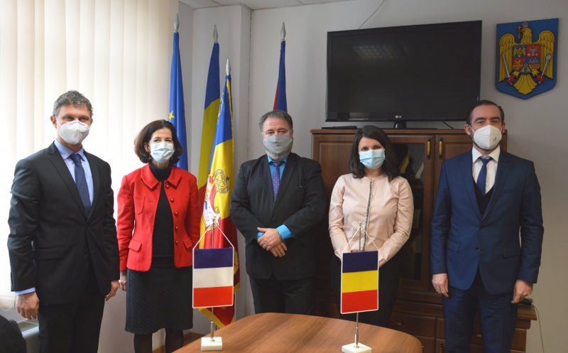 Ambasadoarea Franței în România, în vizită la Consiliul Județean Cluj. Parteneriate în IT, transporturi, sistemul medical