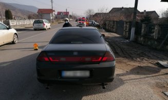 Accident cu doi bolizi pe un drum din Cluj. Au rupt și gardul unei case