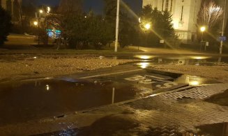 S-a surpat drumul în Piaţa Avram Iancu după o avarie la magistrala de apă
