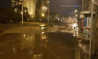 S-a surpat drumul în Piaţa Avram Iancu după o avarie la magistrala de apă