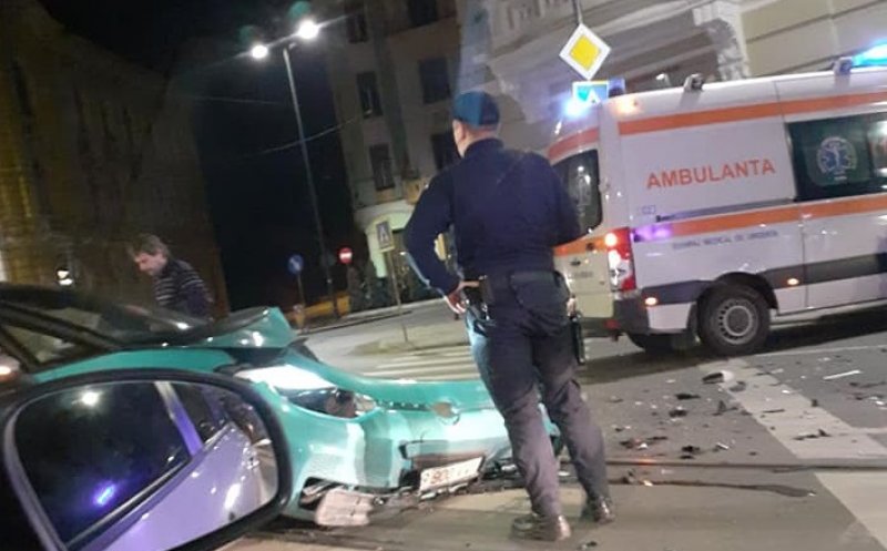 ACCIDENT la Cluj-Napoca. Nu a acordat prioritate unei ambulanţe aflată în misiune