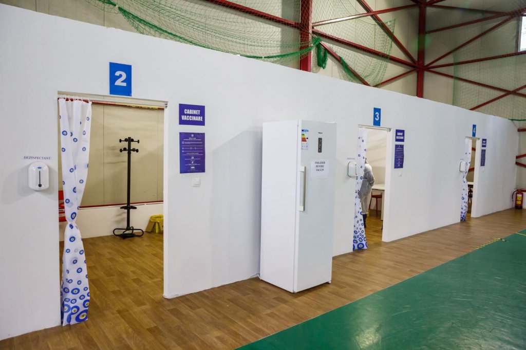 Clujenii de peste 65 de ani dornici să se vaccineze pândesc, fără succes, locuri libere pe platforma de vaccinare