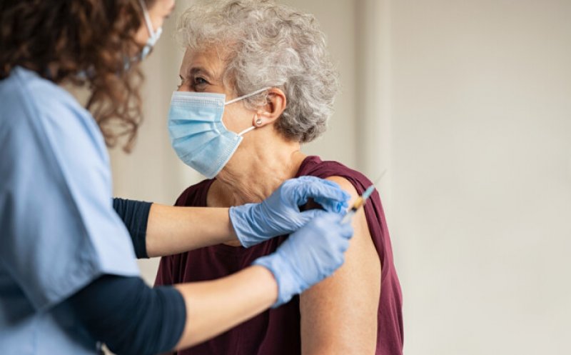 Administrarea vaccinului AstraZeneca, extinsă în Franța la persoanele cu vârsta între 65 şi 75 de ani
