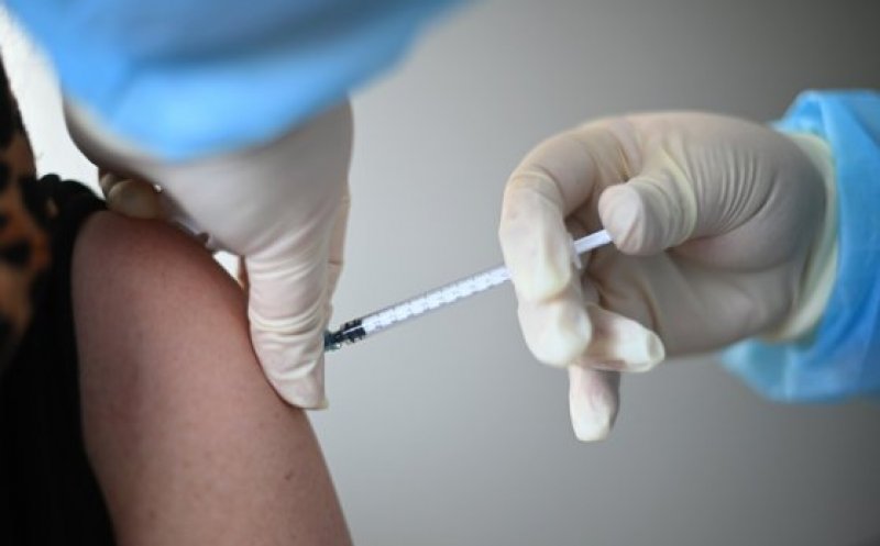 Număr RECORD de reacții adverse la AstraZeneca. Câte persoane au fost vaccinate în ultimele 24 de ore