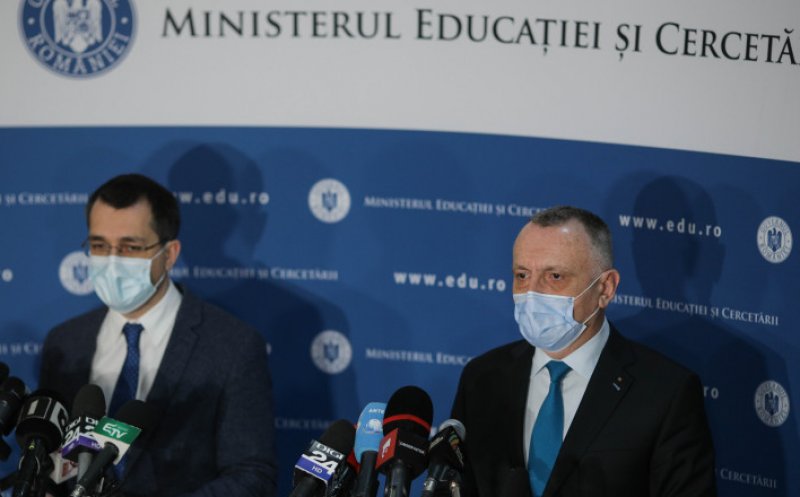 Orele de sport cu mască, "mărul discordiei" între Ministerul Educației și cel al Sănătății. Avertismentul medicilor