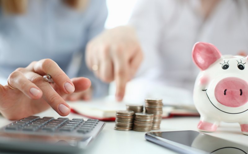 "Pandemie" rimează cu "sărăcie". Cum vor românii să facă economii