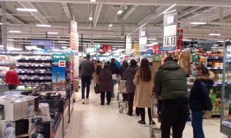 Puhoi de oameni la cumpărături în Kaufland Mănăştur. Adio distanţare!