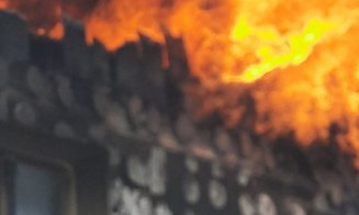 O gospodărie din Cluj s-a făcut scrum. Pompierii s-au luptat peste 3 ore cu flăcările