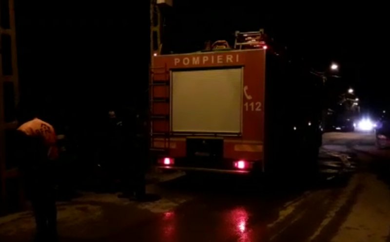 INCENDIU la Câmpia Turzii. Pompierii au găsit în casa distrusă corpul unui bărbat mort