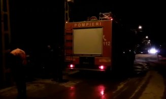 INCENDIU la Câmpia Turzii. Pompierii au găsit în casa distrusă corpul unui bărbat mort