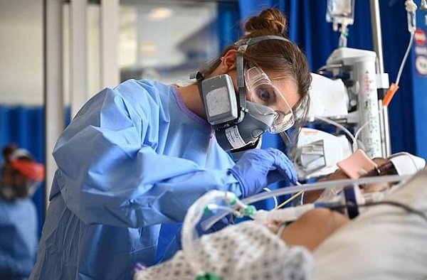 Zeci de cadre medicale trimise în concediu fără plată deoarece au refuzat vaccinarea