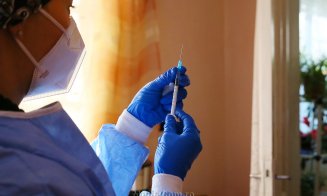 A început vaccinarea la domiciliu în Turda. Câte persoane vor primi serul zilnic