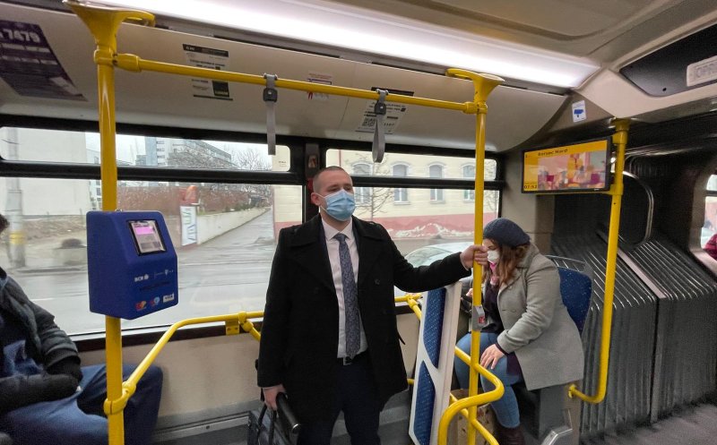 Prefectul Clujului a mers la birou cu troleibuzul, în „Vinerea Verde”