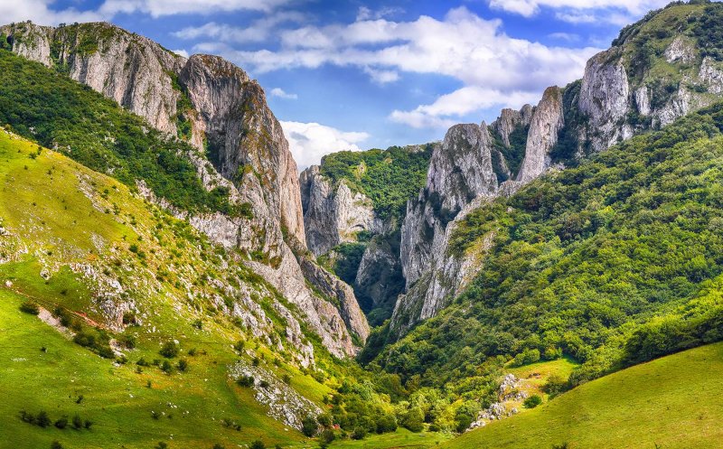 Relaxare și liniște în inima Transilvaniei. Care e prețul pentru o noapte  de cazare la Cheile Turzii