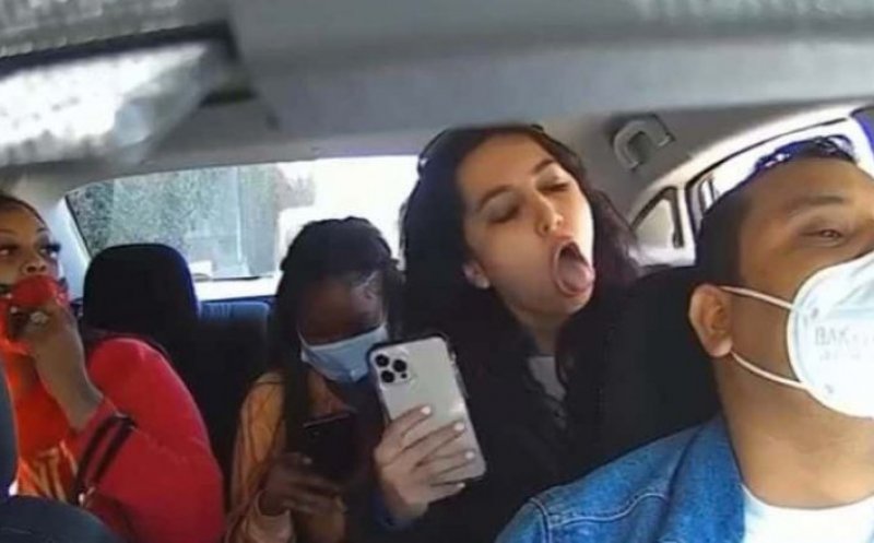 O tânără care nu a purtat mască și a tușit într-un Uber, arestată