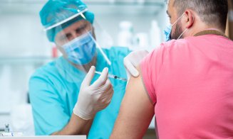 Câte persoane s-au vaccinat la Cluj în primele două etape și câte reacții adverse au fost