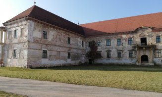 Ferestre pe Castelul Banffy, după aproape 80 de ani!