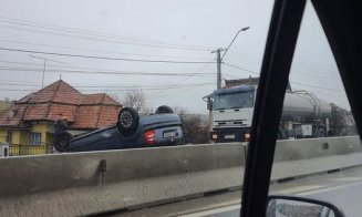Mașină cu roțile-n sus pe Cluj - Turda