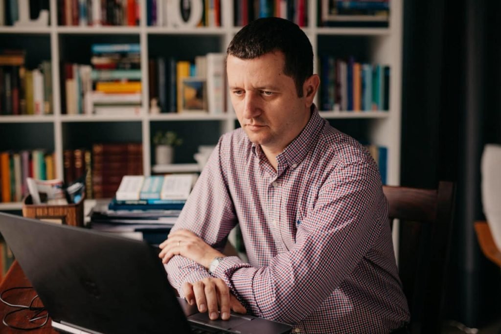 „Orașele mici sângerează. Au licee de informatică, dar tinerii își fac startup-uri la Cluj”