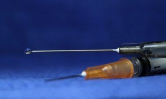 Două reacții adverse grave în Spania, după vaccinarea cu AstraZeneca. O persoană a murit