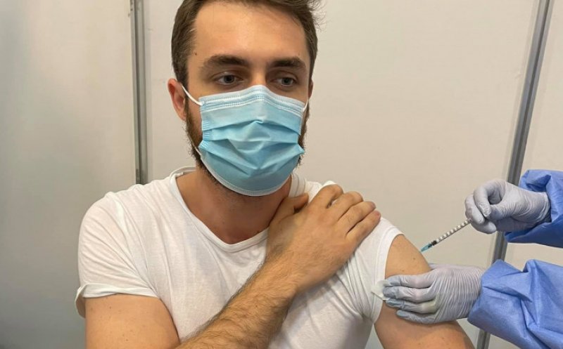 A primit vaccinul greşit şi i se spune că "nu e o problemă", dar îşi poate lua adio de la adeverinţa de vaccinare