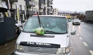 Atenţie pe unde parcaţi! În Floreşti primiţi "cadou" o pungă de gunoi pe parbriz