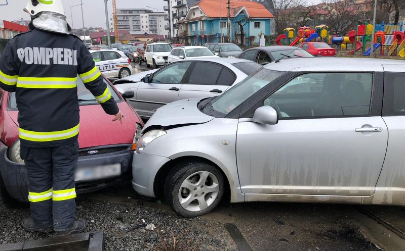 Accident cu trei mașini pe Calea Baciului. Două persoane au ajuns la spital
