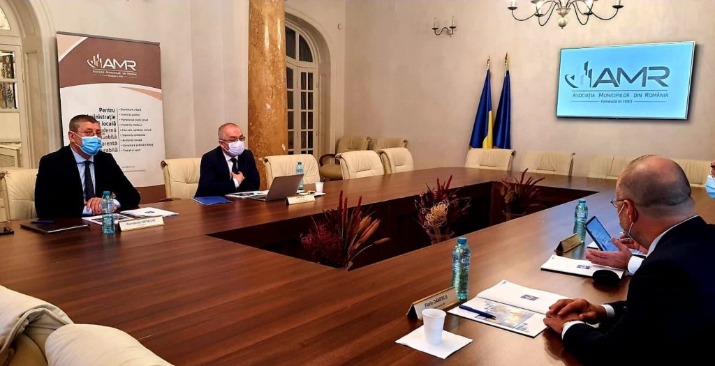 Boc a "bătut palma" cu bancherii. Cum vor finanța administrația publică
