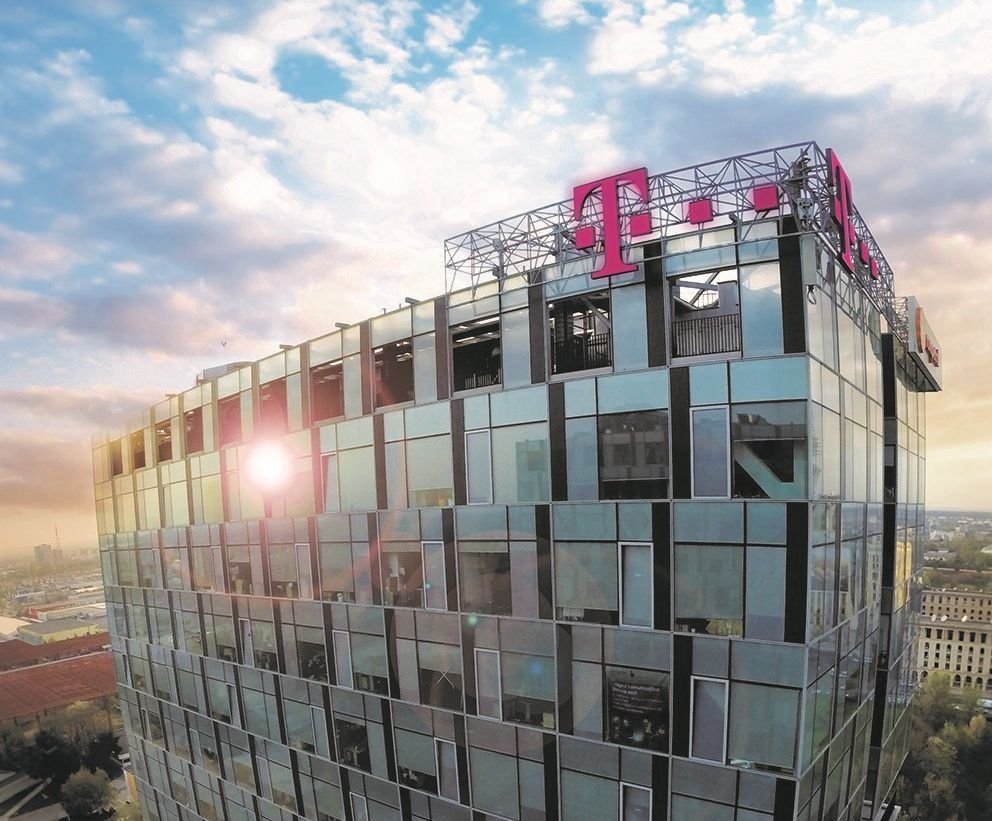Percheziții la Telekom. Compania, acuzată că a umflat prețurile