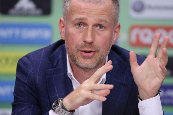 Iordănescu, război cu  Becali: "Am văzut că are o listă cu arbitrii pe care nu-i dorește, aș vrea să văd dacă are și o listă cu arbitrii pe care îi dorește"