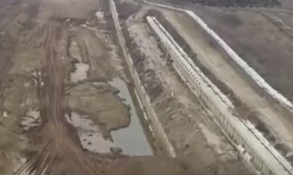 Autostrada Sebeș-Turda o ia din nou la vale din cauza infiltrațiilor de apă. Zidul de sprijin se mișcă pe o porţiune