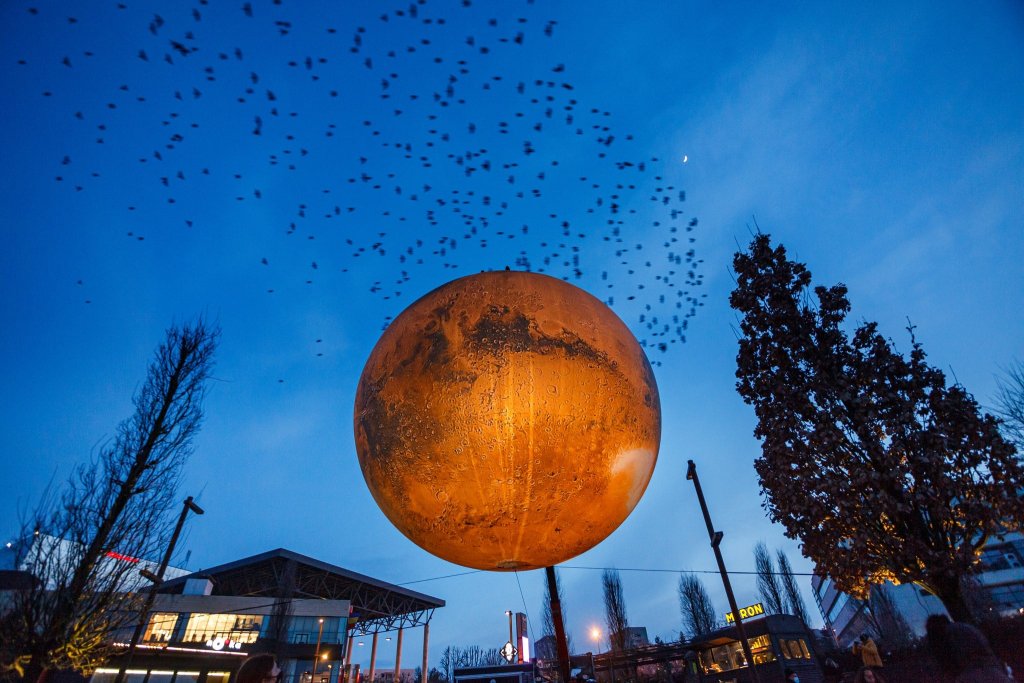 Imagini SUPERBE cu planeta Marte. Până când o pot vedea clujenii