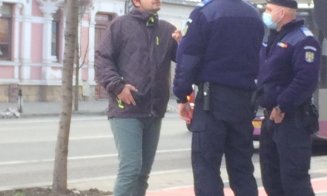 Protest AUR față de măsurile autorităților, în fața Prefecturii Cluj: „Jos masca, jos dictatura!” /  Liderul George Simion este prezent