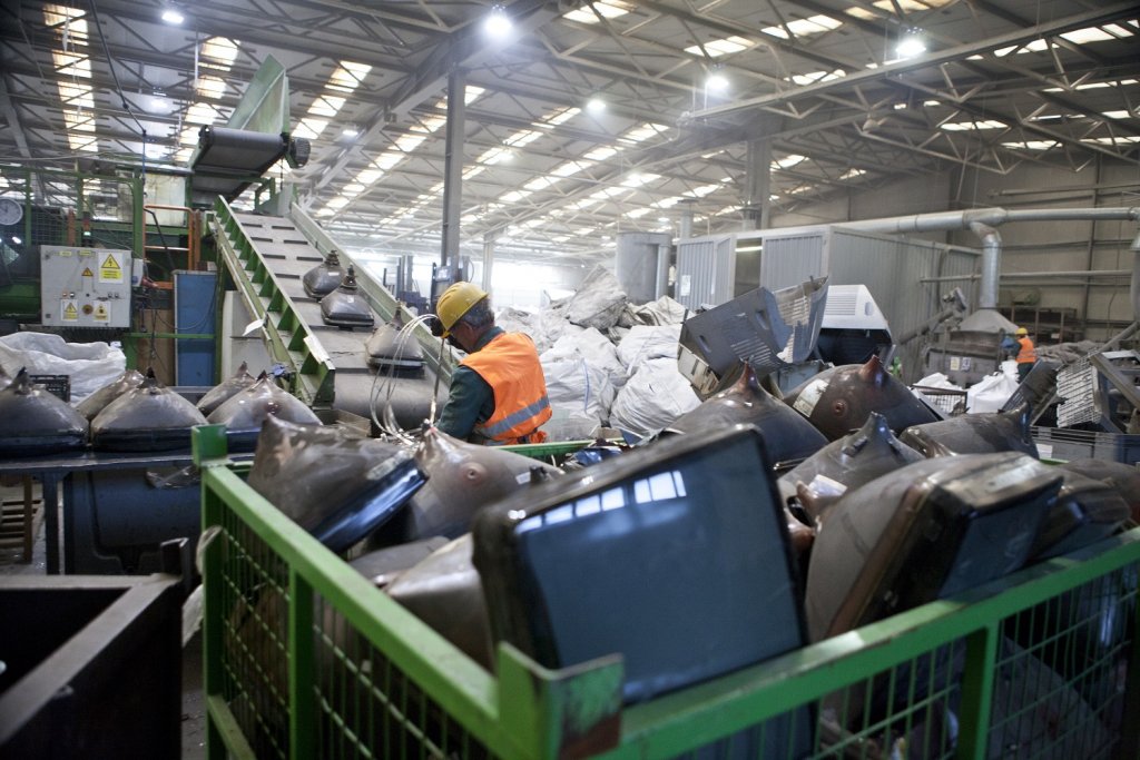 Fabrica de reciclare din Câmpia Turzii a prelucrat o jumătate de milion de aparate electronice