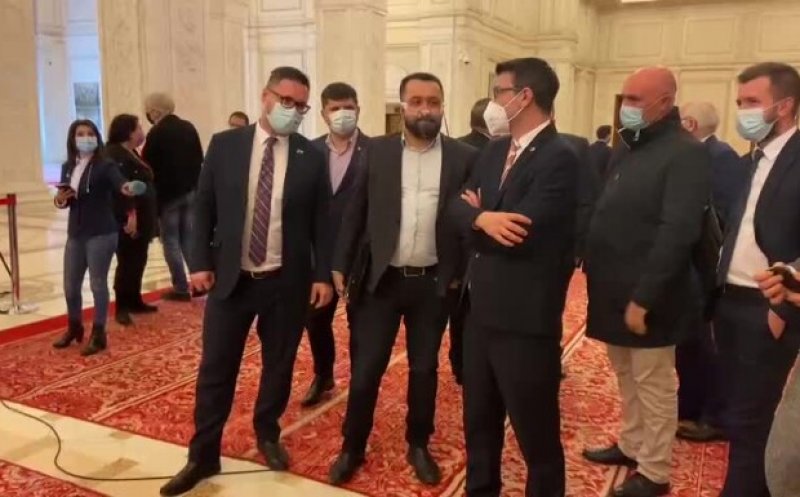 Aproape de bătaie în Parlament. Doi deputați s-au înjurat și luat la harță