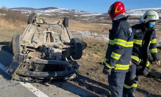 Mașină răsturnată pe Cluj - Turda. A intervenit SMURD