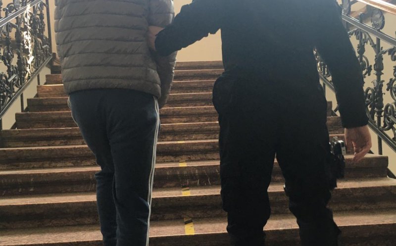 Noi țepe online! Cum făceau bani doi tineri care "vindeau" console de jocuri