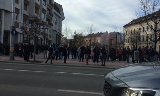Protest la Prefectura Cluj. "Plecați acasă!"