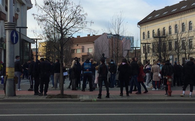 Protest la Prefectura Cluj. "Plecați acasă!"